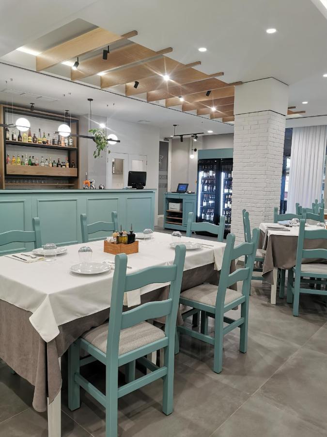 Hotel Pelikan Дивяка Екстериор снимка