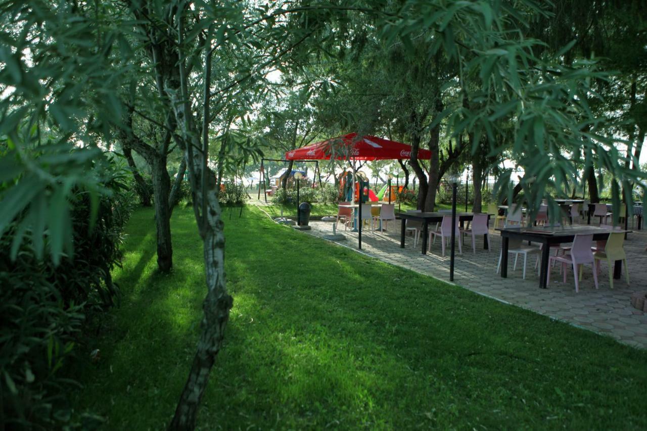 Hotel Pelikan Дивяка Екстериор снимка
