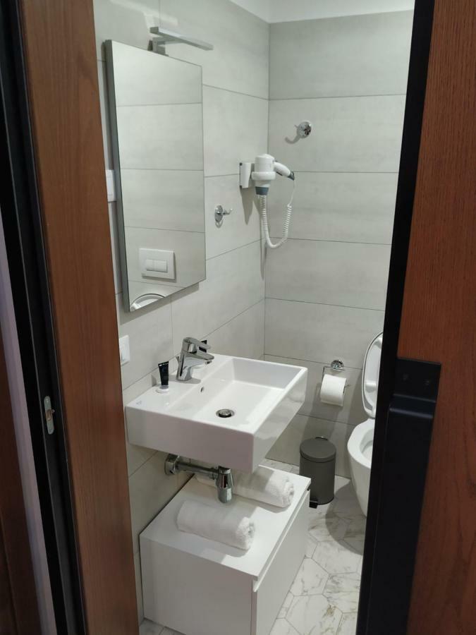 Hotel Pelikan Дивяка Екстериор снимка