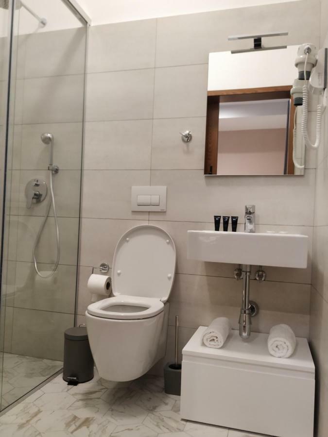 Hotel Pelikan Дивяка Екстериор снимка