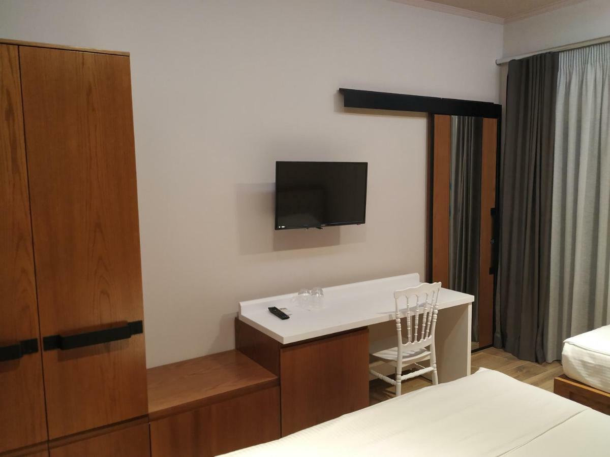 Hotel Pelikan Дивяка Екстериор снимка